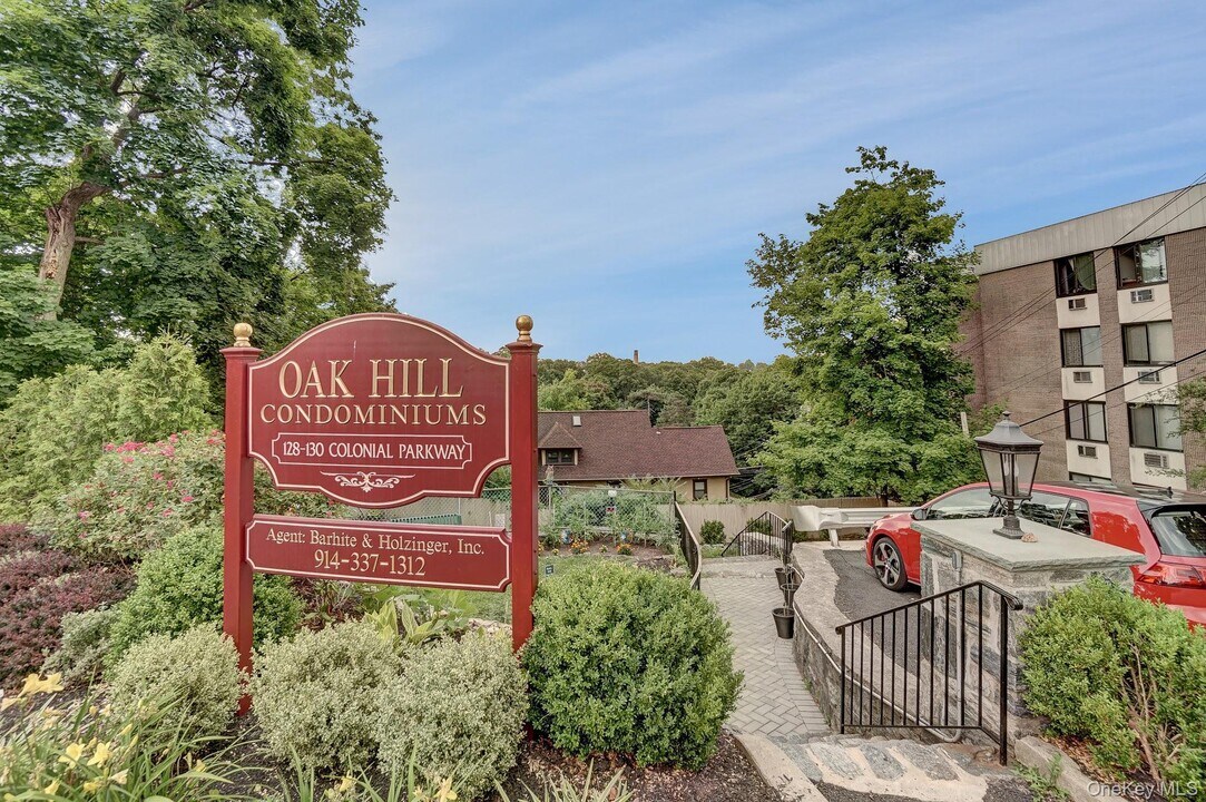 128 Colonial Pkwy in Yonkers, NY - Building Photo
