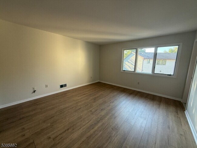 678 Broad St in Clifton, NJ - Building Photo - Building Photo