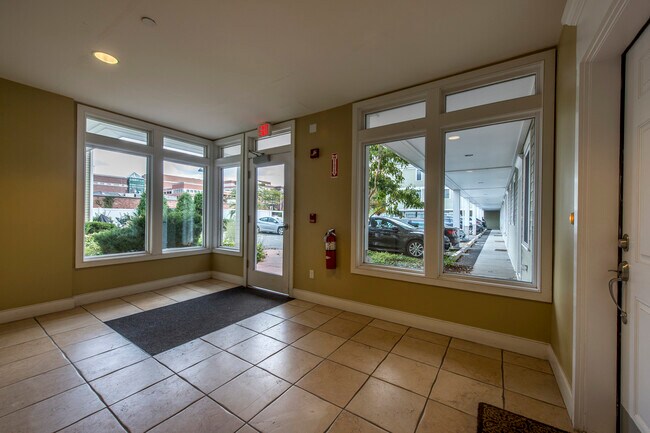 160 2nd St, Unit L-01 in Cambridge, MA - Building Photo - Building Photo