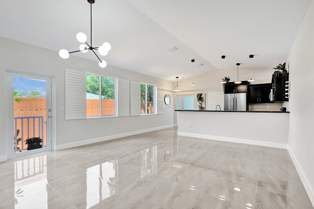 60 NE 26th St in Wilton Manors, FL - Building Photo