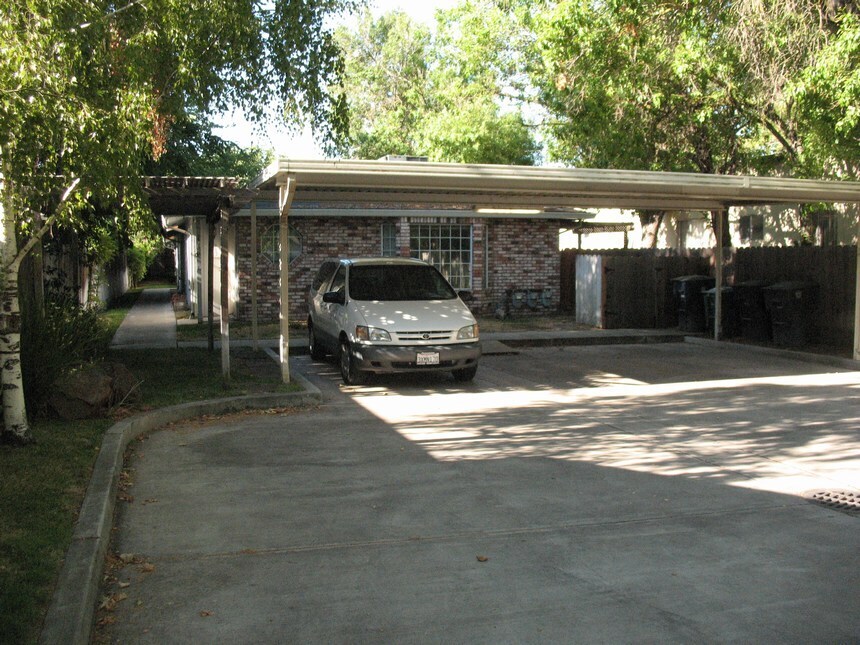 118 W Beverly Pl, Unit B in Tracy, CA - Building Photo