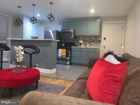 226 Roxborough Ave in Philadelphia, PA - Building Photo