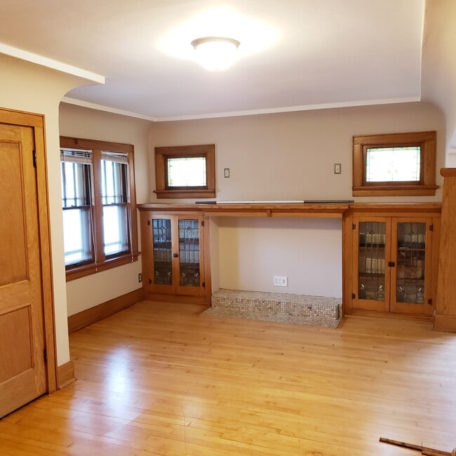 3360 S Kinnickinnic Ave, Unit Lower