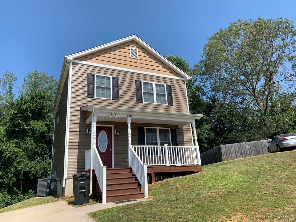 206 Bonterra Pl in Lynchburg, VA - Building Photo