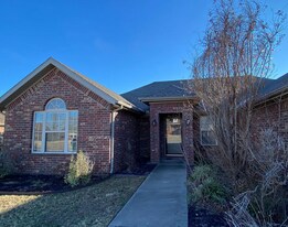 320 Beasley Dr in Centerton, AR - Building Photo