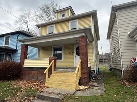 4513 5th Ave in Beaver Falls, PA - Building Photo
