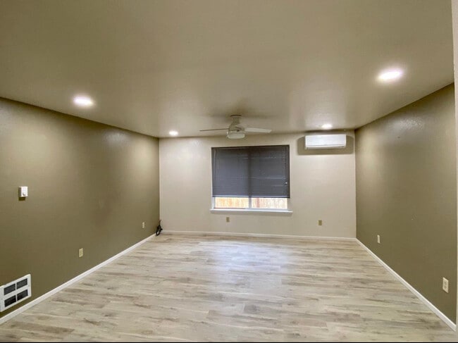 10732 20th Pl W in Everett, WA - Foto de edificio - Building Photo