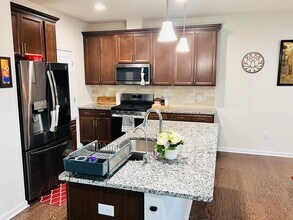 51 Aspen Way in Hopkinton, MA - Building Photo - Building Photo