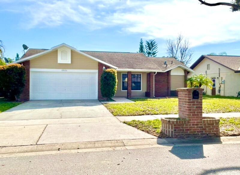 10026 Chesham Dr in Orlando, FL - Foto de edificio