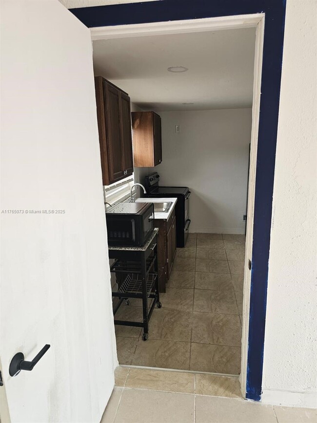 18500 NW 8th Rd in Miami Gardens, FL - Building Photo - Building Photo