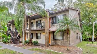 1652 Spring Garden Ct in Holly Hill, FL - Building Photo