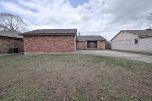 8223 Lone Bridge Ln in Humble, TX - Building Photo