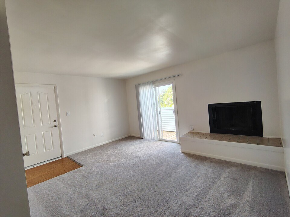 600 Reusens Rd, Unit 2 Bedroom Waitlist in Lynchburg, VA - Foto de edificio