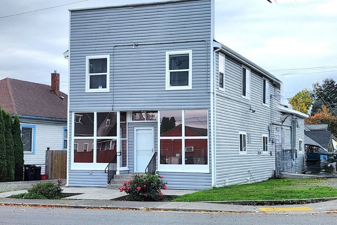 1502 Walnut St-Unit -Unit 1 in Everett, WA - Building Photo