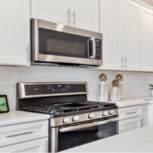 2325 Southwind Blvd in South Elgin, IL - Foto de edificio - Building Photo