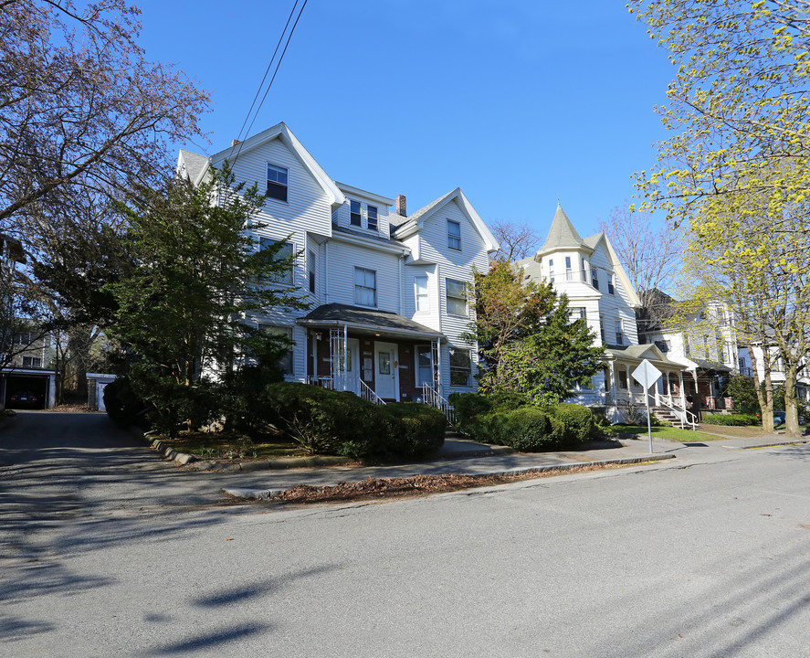 151-153 Brown St in Waltham, MA - Foto de edificio