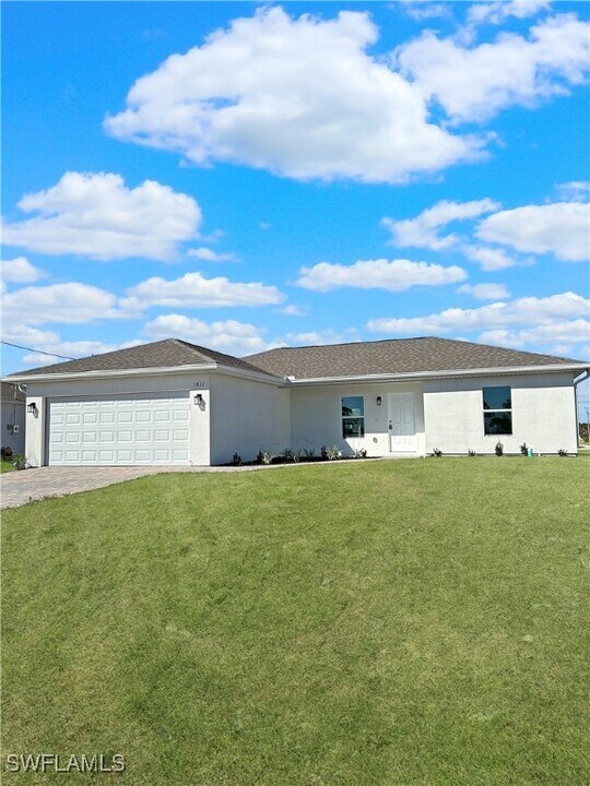 1811 NW 27th St in Cape Coral, FL - Building Photo