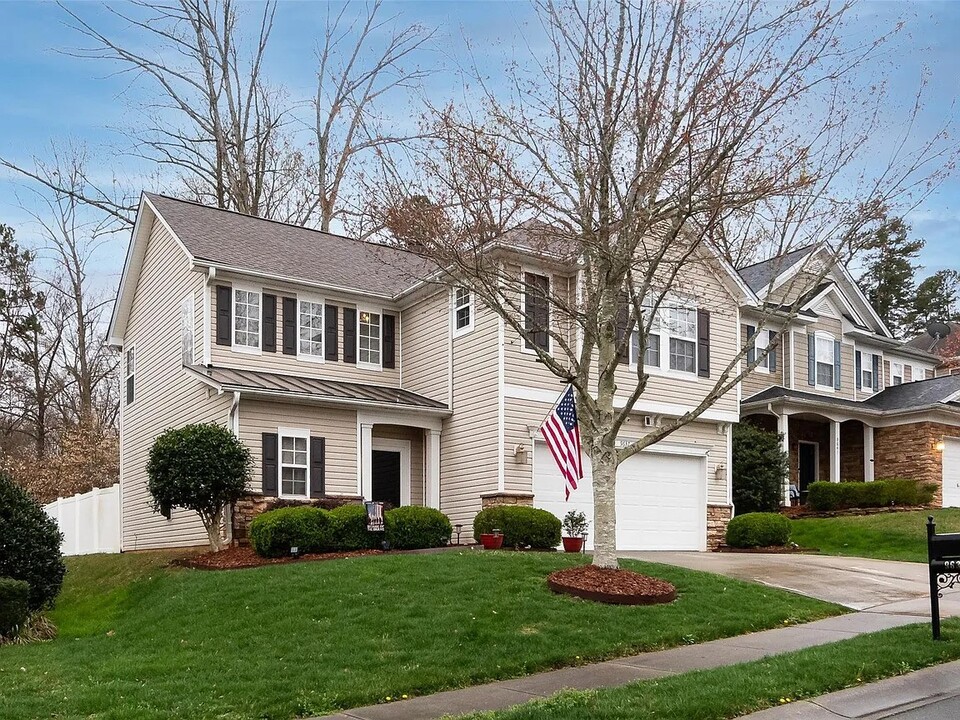 9637 Falling Stream Dr in Charlotte, NC - Building Photo