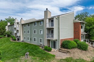 Winding Hills Apartments in Davenport, IA - Building Photo