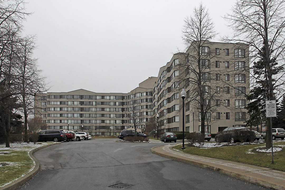 Lansdowne Condo in Mississauga, ON - Building Photo