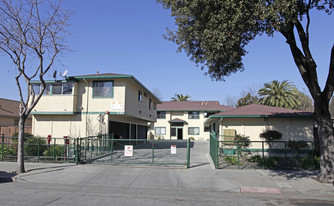 240 Valle Vista Ave in Hayward, CA - Building Photo
