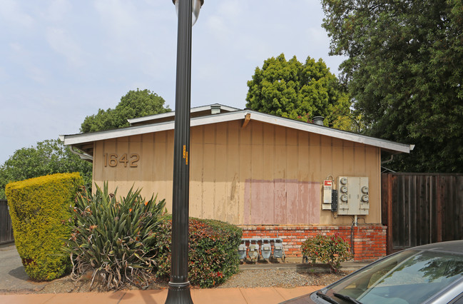 1642 San Leandro Blvd in San Leandro, CA - Building Photo - Building Photo