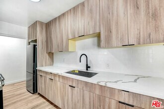 308 S Reeves Dr in Beverly Hills, CA - Building Photo - Building Photo