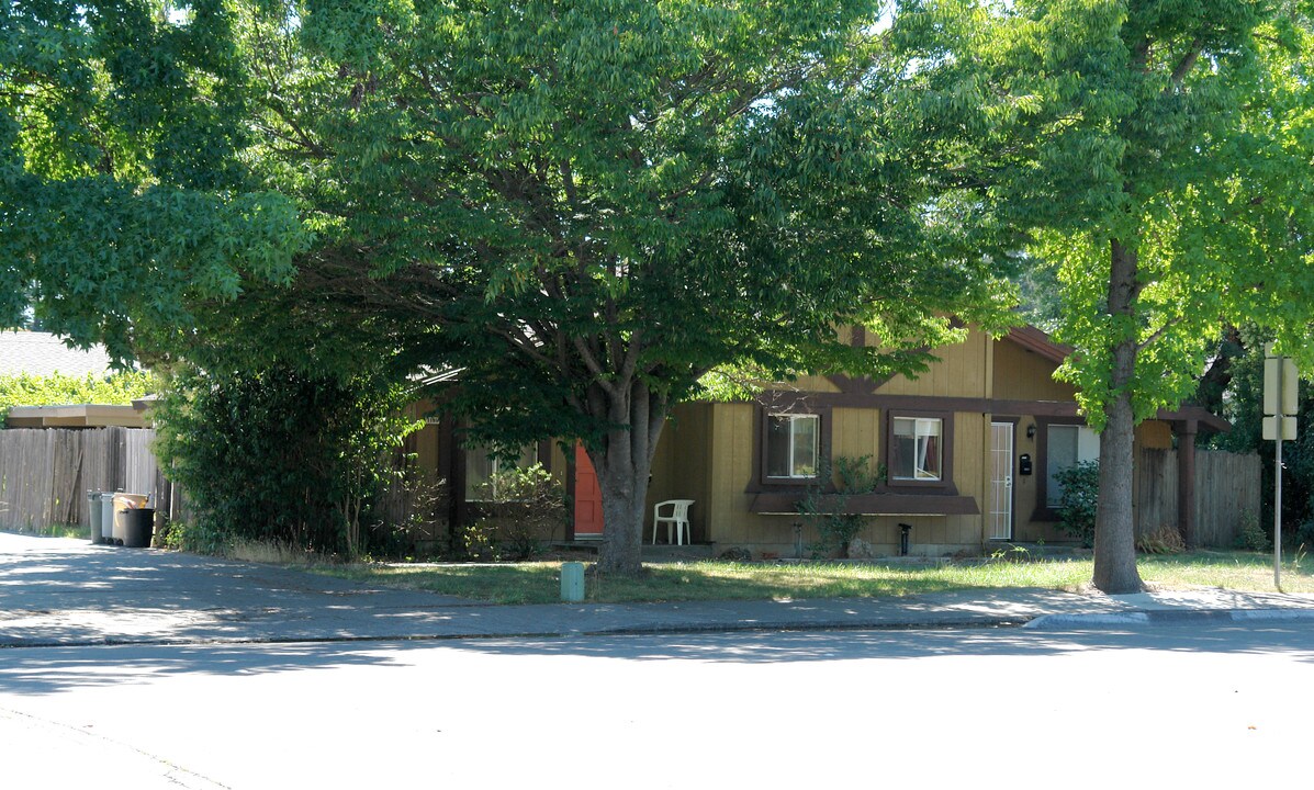 1189 Southwest Blvd in Rohnert Park, CA - Building Photo