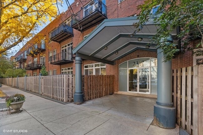 property at 2333 W St Paul Ave