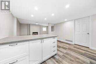 106 Wellington Main St in Belleville, ON - Building Photo - Building Photo