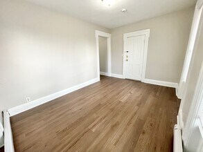 404 Mountain St in Elgin, IL - Foto de edificio - Building Photo