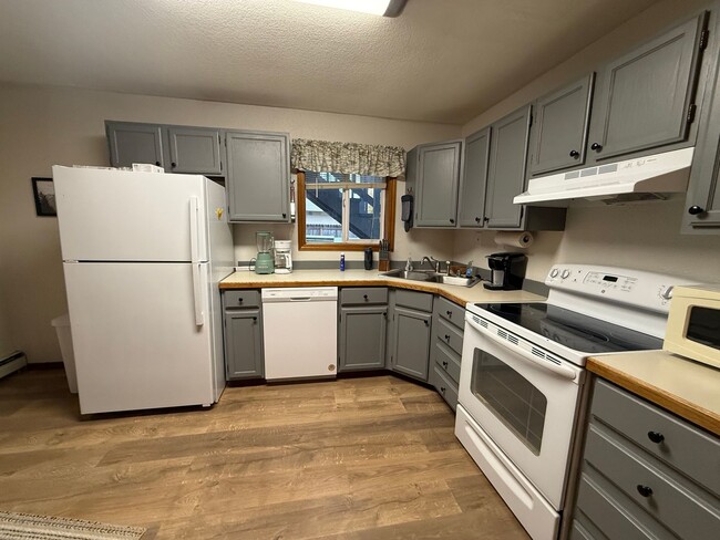 1324 Berea Ct in Fairbanks, AK - Building Photo - Building Photo
