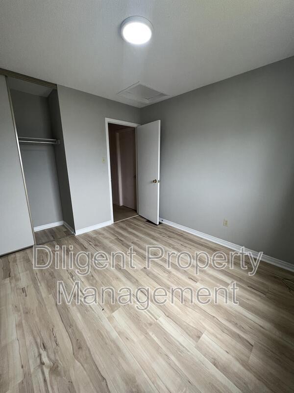 property at 1241 Huntington Cir