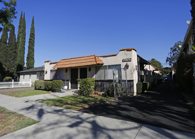 Sylvan Pointe in Van Nuys, CA - Building Photo - Building Photo