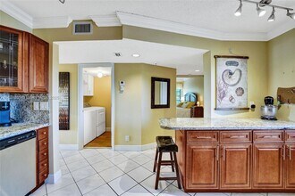 2206 S Cypress Bend Dr in Pompano Beach, FL - Building Photo - Building Photo
