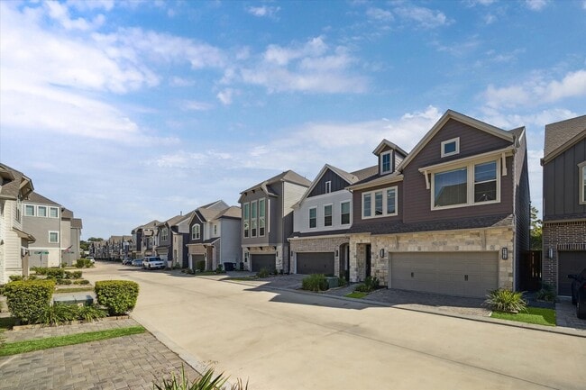 property at 10961 Hewitt Cliff Ln