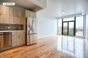28-06 21st St in Queens, NY - Building Photo
