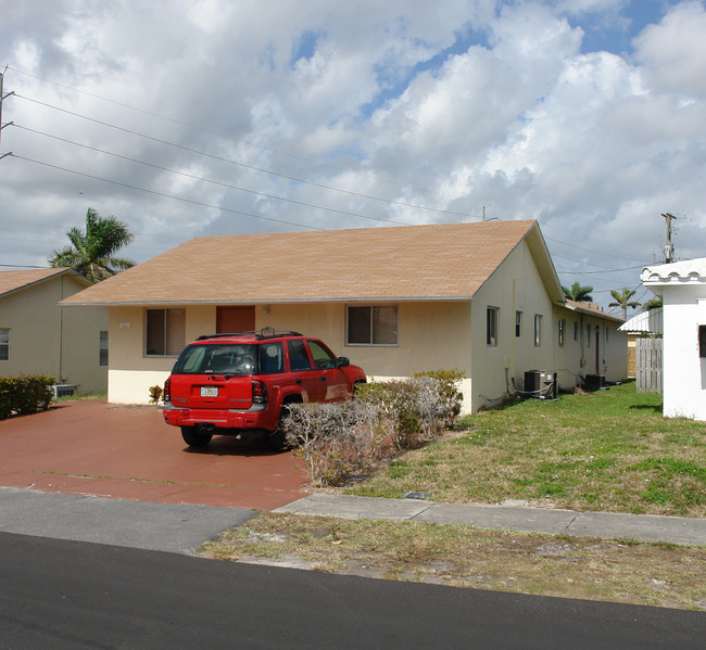 270-276 SW 6th St in Dania Beach, FL - Building Photo - Building Photo