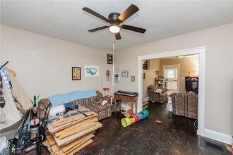 1446 Hopkins Ave in Lakewood, OH - Foto de edificio - Building Photo