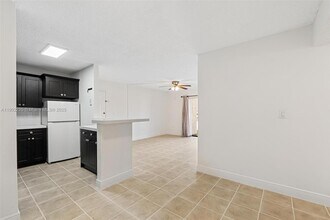 7200 NW 179th St in Hialeah, FL - Building Photo - Building Photo
