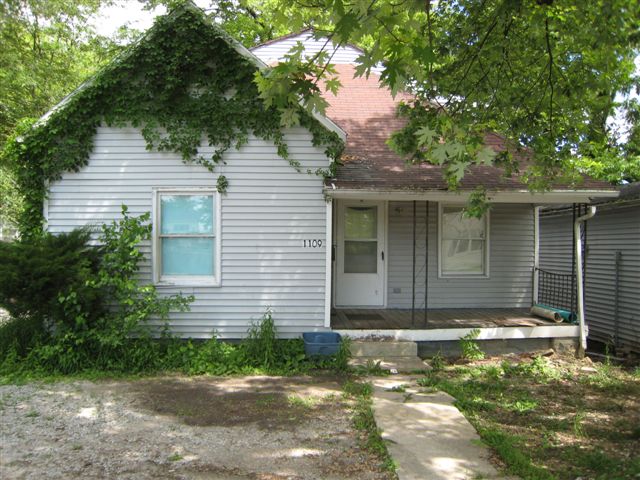 1109 S Rogers St in Bloomington, IN - Building Photo