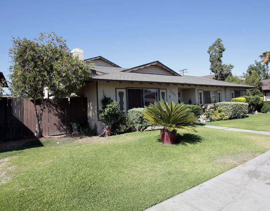 1551-1553 E Benmore Ln in Anaheim, CA - Building Photo