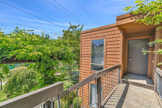 724 Woodside Ln E, Unit 4 in Sacramento, CA - Building Photo - Building Photo