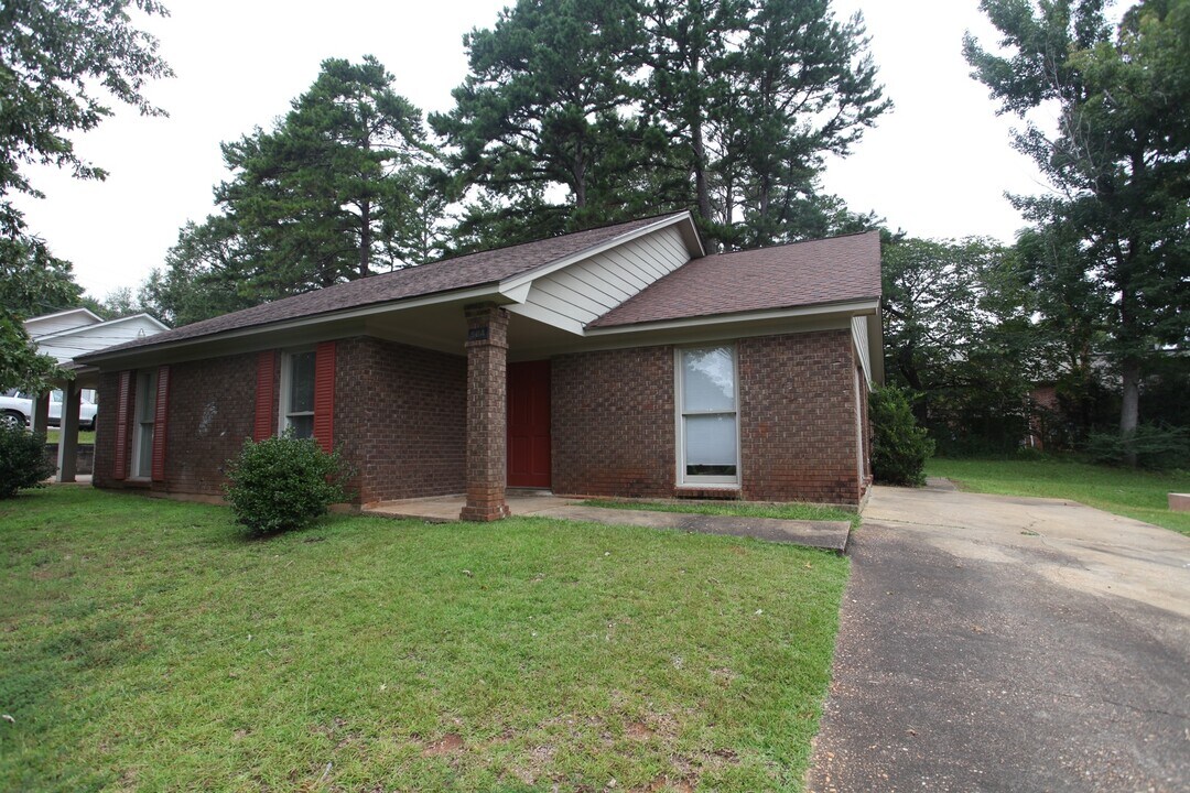 566 Pride Ave in Auburn, AL - Building Photo