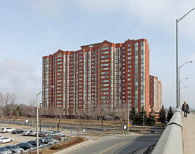 2460 Eglinton Ave E in Toronto, ON - Building Photo - Building Photo