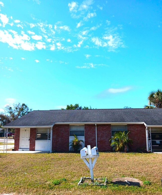 1511 Swordbill Dr in Holiday, FL - Building Photo - Building Photo