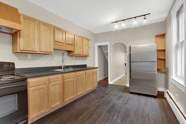 property at 1009 N Duke St