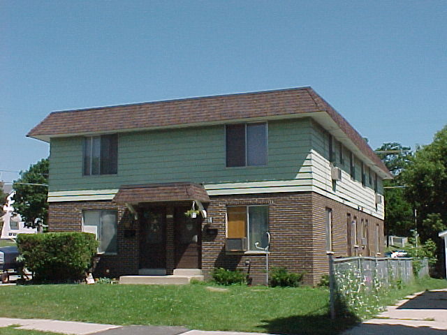 9032 W Mitchell St in Milwaukee, WI - Building Photo