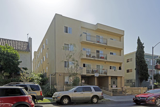 310 S New Hampshire Ave in Los Angeles, CA - Foto de edificio - Building Photo