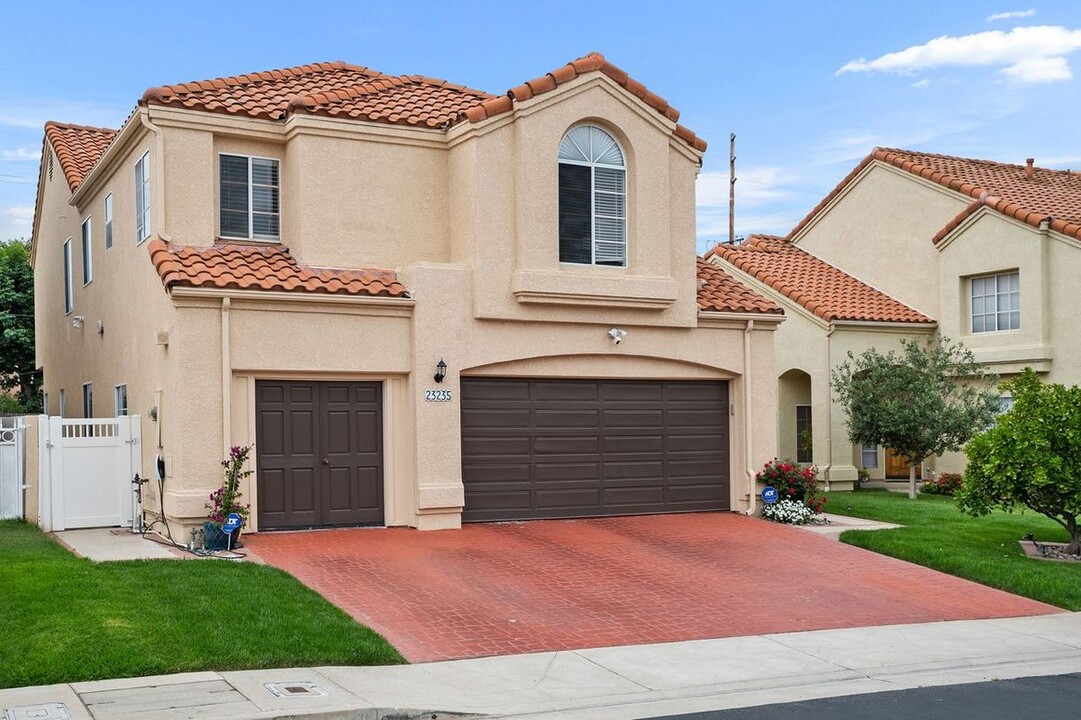 23235 Runnymede St in Los Angeles, CA - Building Photo